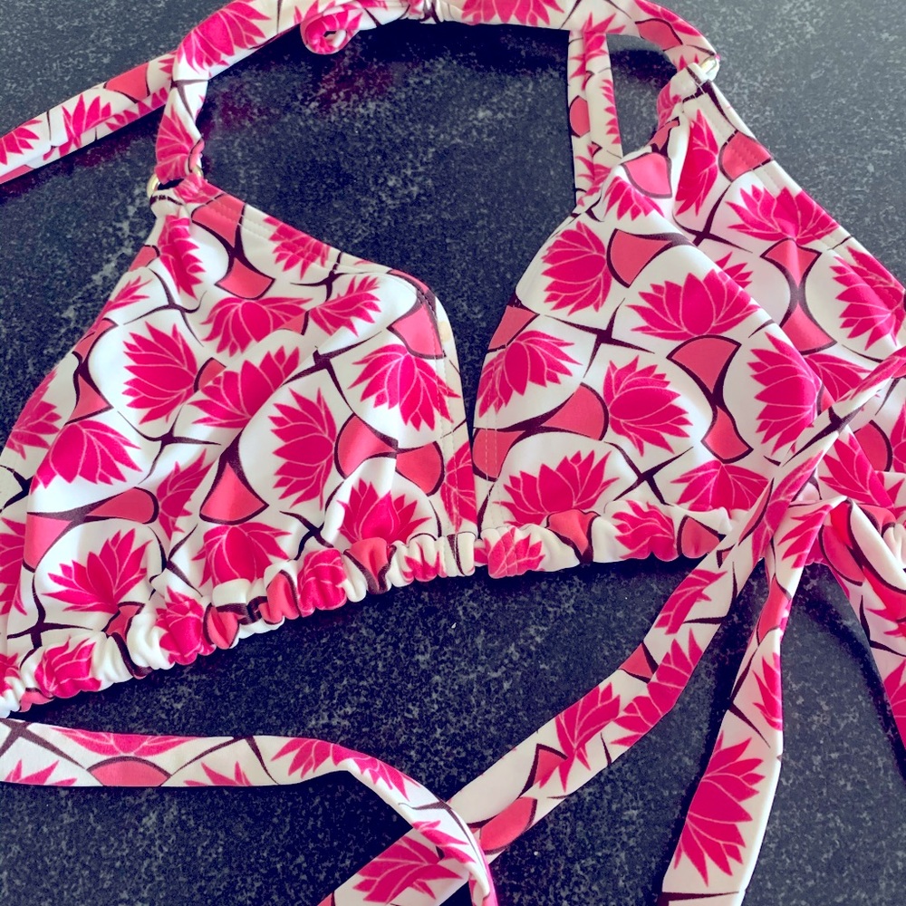 Letarte bikini top.